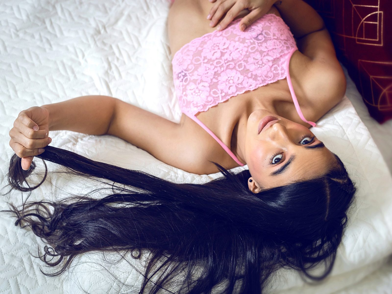 Josie Thomas eye contact