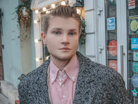 DOLPH_BLOND
