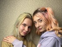 JULIA_RENG_AND_MILA_CHASE