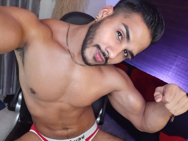 Gay webcam muscle